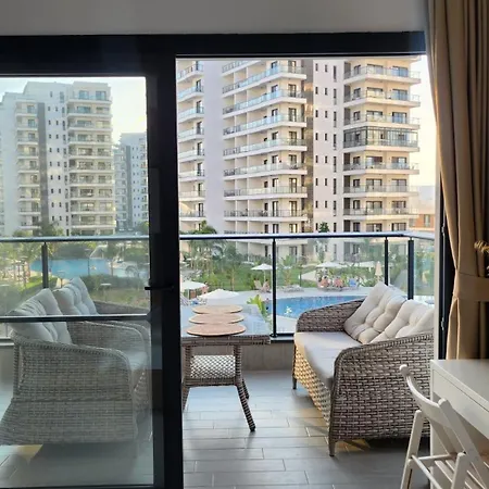 Pool And Sea View 1 Bed Spacious Apartman